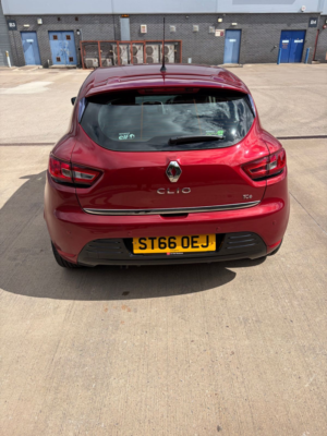 2016 Renault Clio 0.9 Tce Dynamique Nav Hatchback 5dr Petrol Manual Euro 6 (s/s) (90 Ps) in Red — image 5