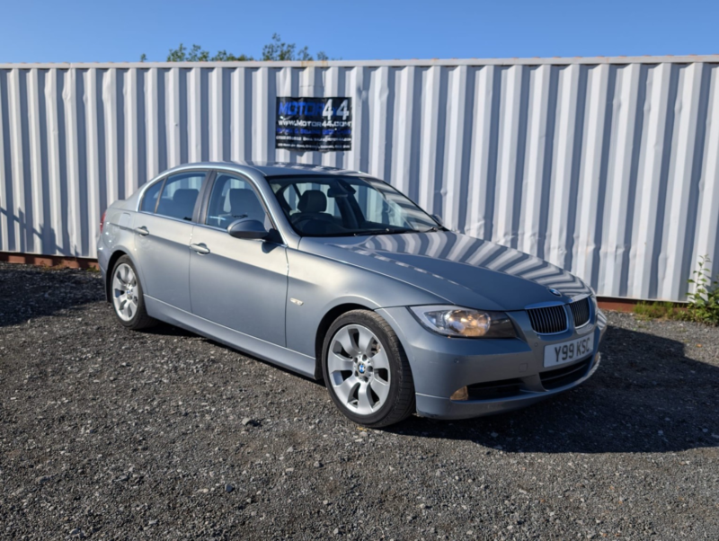 2005 BMW 3 Series 2.5 325i Se Saloon in White — image 1