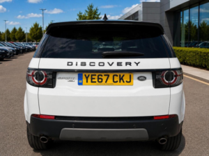 2017 Land Rover Discovery Sport 2.0 Td4 Hse Black Auto 4WD Euro 6 (s/s) 5dr in White — image 5