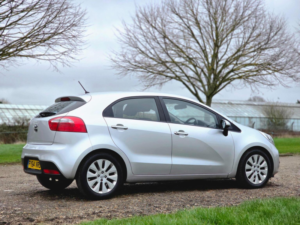 2014 Kia Rio 1.4 2 Auto Euro 5 5dr in Silver — image 4