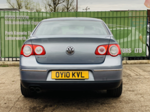 2010 Volkswagen Passat 2.0 Tdi Bluemotion Tech Highline in Grey — image 5