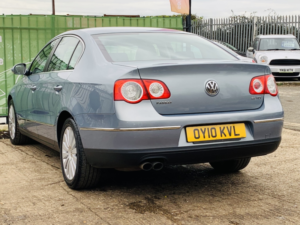 2010 Volkswagen Passat 2.0 Tdi Bluemotion Tech Highline in Grey — image 6