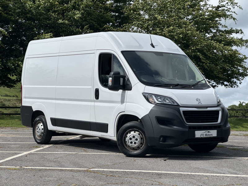 2021 Peugeot Boxer 2.2 Bluehdi 335 Professional Man, Diesel, White + Air Con in White — image 1
