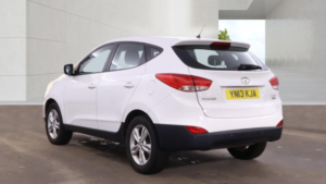 2013 Hyundai Ix35 1.7 Crdi Style Diesel White 5dr 10 Stamps in White — image 2