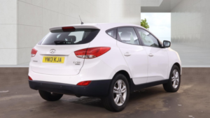 2013 Hyundai Ix35 1.7 Crdi Style Diesel White 5dr 10 Stamps in White — image 4