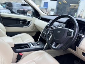 2016 Land Rover Discovery Sport Td4 Hse Luxury in Blue — image 2