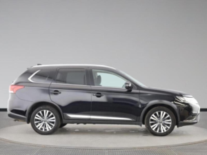2021 Mitsubishi Outlander 2.0 Mivec Design CVT 4WD Euro 6 (s/s) 5dr in Black — image 3