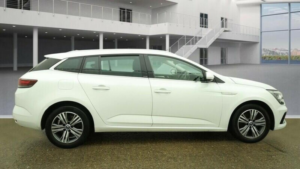 2021 Renault Megane 1.6 E-Tech 9.8kwh Iconic Sport Tourer Auto Euro 6 (s/s) 5dr in White — image 3