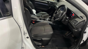 2021 Renault Megane 1.6 E-Tech 9.8kwh Iconic Sport Tourer Auto Euro 6 (s/s) 5dr in White — image 5