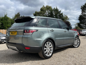 2017 Land Rover Range Rover Sport 3.0 Sd V6 Hse in Grey — image 3