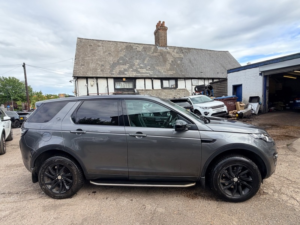 2017 Land Rover Discovery Sport Td4 Se Tech in Grey — image 5