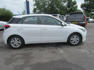 2017 Hyundai I20 1.2 I20 Se 1.2 84ps My16 in White — image 4