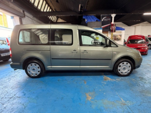 2010 Volkswagen Caddy Maxi Life 1.9 Tdi Pure Drive in Green — image 5
