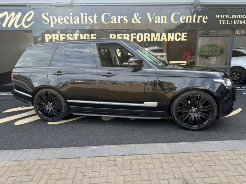 2017 Land Rover Range Rover 3.0 Td V6 Vogue in Black — image 1