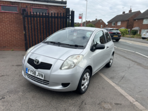 2008 Toyota Yaris 1.0 Vvt-I T2 in Silver — image 2
