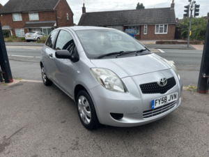 2008 Toyota Yaris 1.0 Vvt-I T2 in Silver — image 5