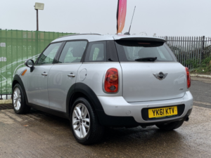 2011 MINI Countryman 1.6 One Countryman in Silver — image 6