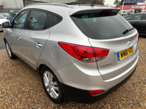 2011 Hyundai Ix35 2.0 Crdi Premium Auto 4WD Euro 5 5dr in Silver — image 5