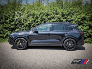 2015 Porsche Cayenne 4.8 T V8 Turbo S in Black — image 3