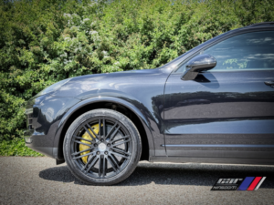 2015 Porsche Cayenne 4.8 T V8 Turbo S in Black — image 4