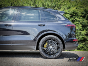 2015 Porsche Cayenne 4.8 T V8 Turbo S in Black — image 5