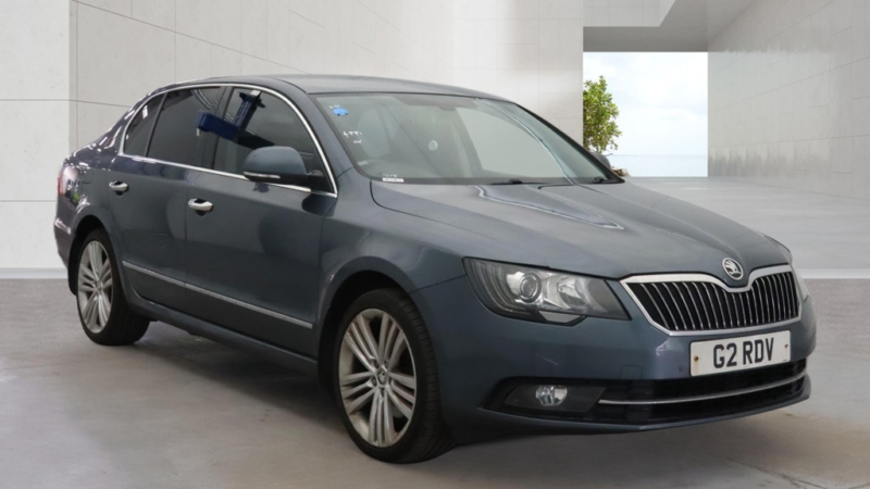 2014 Skoda Superb 2.0 Tdi Elegance in Grey — image 1