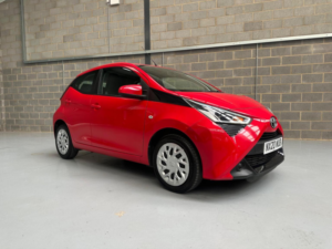 2020 Toyota Aygo 1.0 Vvt-I X-Play Euro 6 5dr in Red — image 2