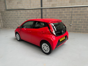 2020 Toyota Aygo 1.0 Vvt-I X-Play Euro 6 5dr in Red — image 5