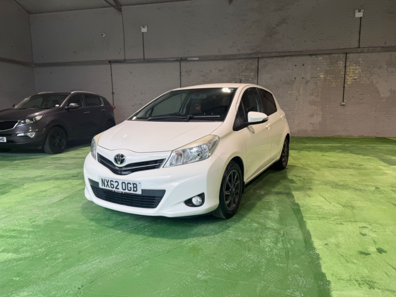 2012 Toyota Yaris 1.3 Dual Vvt-I Tr in Grey — image 1