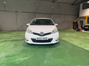 2012 Toyota Yaris 1.3 Dual Vvt-I Tr in Grey — image 5