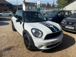 2015 MINI Countryman 2.0 Cooper D SUV 5dr Diesel Auto Euro 5 (112 Ps) in White — image 2