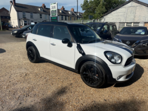 2015 MINI Countryman 2.0 Cooper D SUV 5dr Diesel Auto Euro 5 (112 Ps) in White — image 3