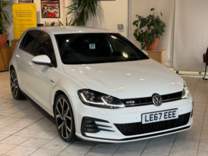 2018 Volkswagen Golf 2.0 Tdi Bluemotion Tech Gtd in White — image 3