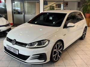 2018 Volkswagen Golf 2.0 Tdi Bluemotion Tech Gtd in White — image 5