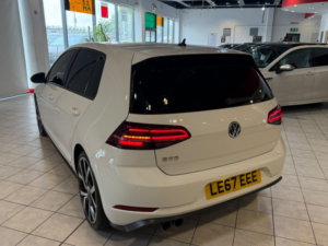 2018 Volkswagen Golf 2.0 Tdi Bluemotion Tech Gtd in White — image 6