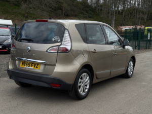 2015 Renault Scenic 1.5 Dci Dynamique Nav MPV 5dr Diesel Manual Euro 6 (s/s) (110 Ps) in Multicolour — image 6
