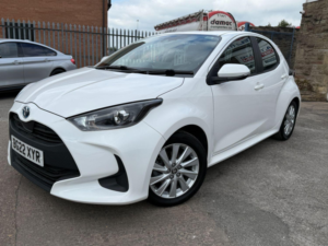 2022 Toyota Yaris 1.5 Vvt-H Icon in White — image 2