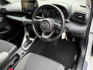2022 Toyota Yaris 1.5 Vvt-H Icon in White — image 5