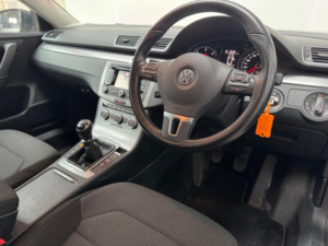 2013 Volkswagen Passat 2.0 Tdi Bluemotion Tech Highline Euro 5 (s/s) 5dr in Grey — image 3