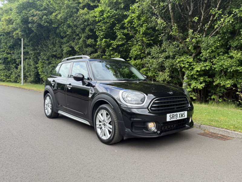 2019 MINI Countryman 1.5 Countryman Cooper Exclusive in Black — image 1