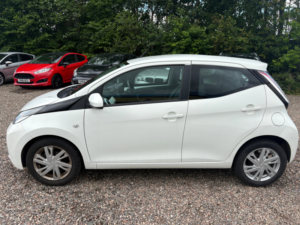 2014 Toyota Aygo 1.0 Vvt-I X-Pression Hatchback 5dr Petrol Manual Euro 5 Euro 5 (68 Ps) in White — image 4
