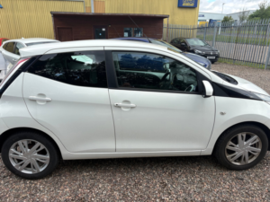 2014 Toyota Aygo 1.0 Vvt-I X-Pression Hatchback 5dr Petrol Manual Euro 5 Euro 5 (68 Ps) in White — image 5