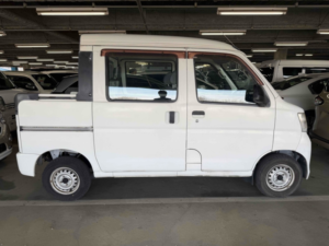 2010 Daihatsu Hijet Cargo 4d Deck Van in White — image 4