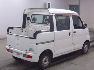2010 Daihatsu Hijet Cargo 4d Deck Van in White — image 5