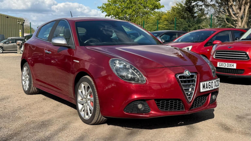 2010 Alfa Romeo Giulietta 1.4 Tb Multiair Veloce Euro 5 (s/s) 5dr in Red — image 1