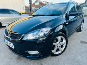 2011 Kia Ceed 1.6 Crdi 3 Sports Wagon Auto Euro 5 5dr in Black — image 2
