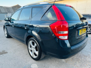 2011 Kia Ceed 1.6 Crdi 3 Sports Wagon Auto Euro 5 5dr in Black — image 3
