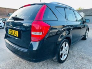 2011 Kia Ceed 1.6 Crdi 3 Sports Wagon Auto Euro 5 5dr in Black — image 4
