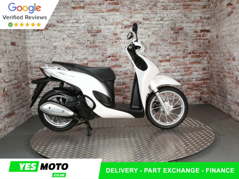 2023 Honda Sh Mode 125 in White — image 1