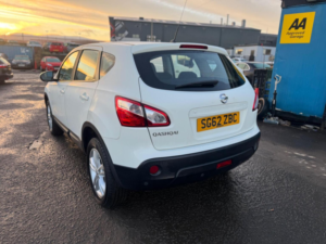 2012 Nissan Qashqai 1.6 Acenta CVT 2WD Euro 5 5dr in White — image 4